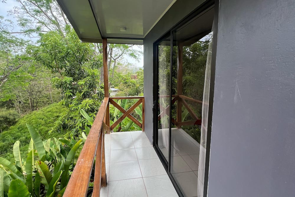 Canton Quepos House | Charming tinyhome with WiFi and AC in perfect Maritima- Sabalo