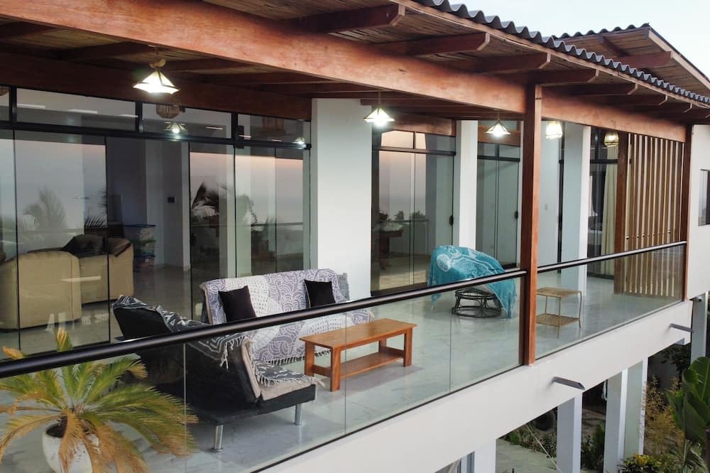 Punta Veleros House | Lovely 5-bedroom house in Organos for your perfect beach getaway