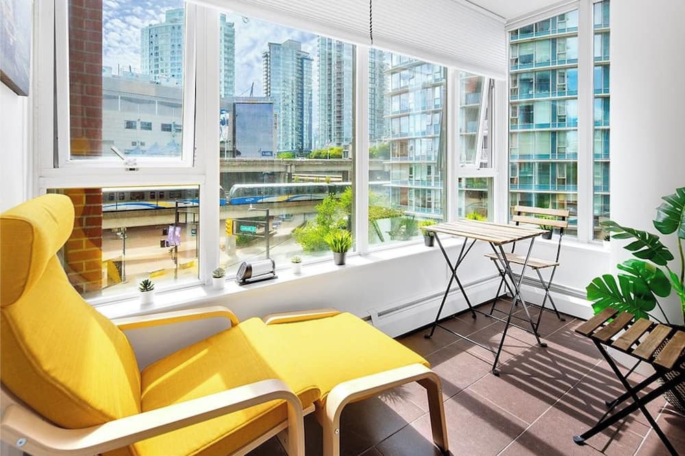 Chinatown Condo | Cozy 1-bedroom Condo/Central Location/Pet Friendly