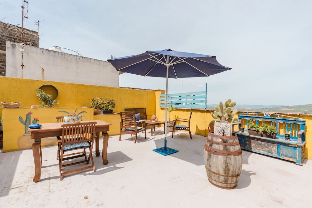 Sambuca di Sicilia Apartment | Apartment 'Ajman House' with Mountain View, Private Terrace and Air Conditioning