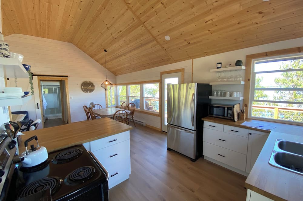 Manitoba Cabin | Peaceful Heights - Lakefront Cabin on Beautiful Betula Lake