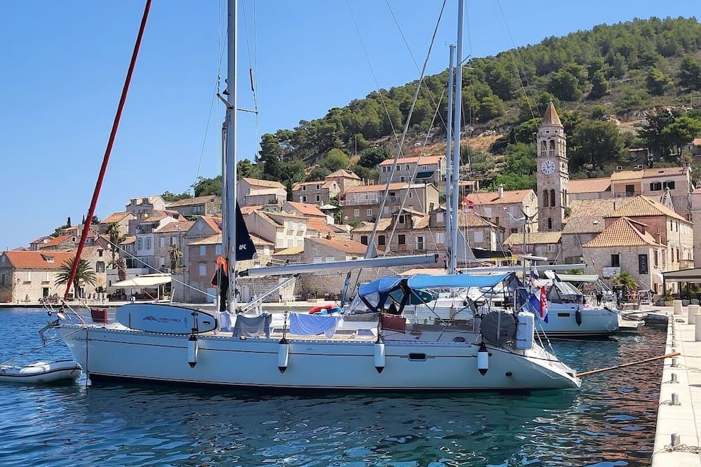 Split Boat Rental | Sailing boat/3 cabin + A/C, - skipper included in price