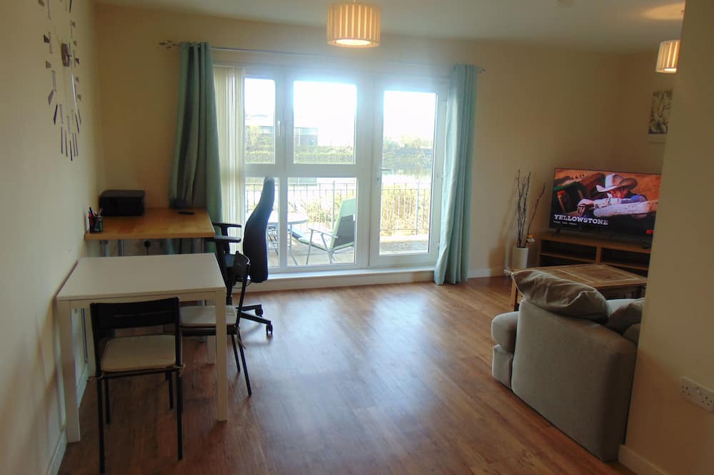 Kippen Apartment | Stylish Riverside 1-Bed Flat with Bathtub & River Clyde Views – Glasgow
