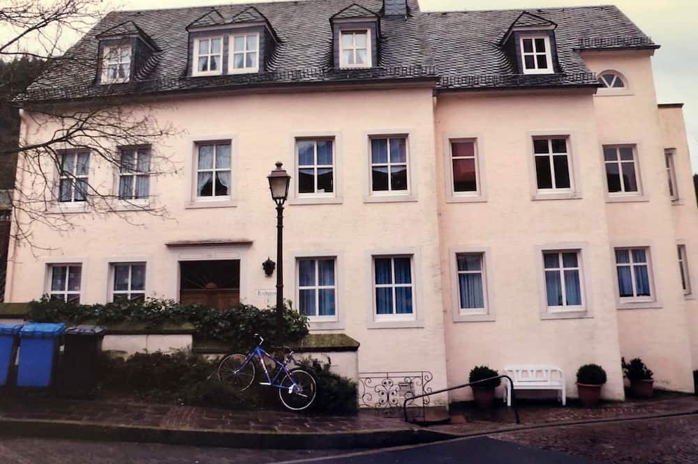 Neuerburg Apartment | Fewo Südeifel - apartment/apartment, shower, WC, 1 bedroom