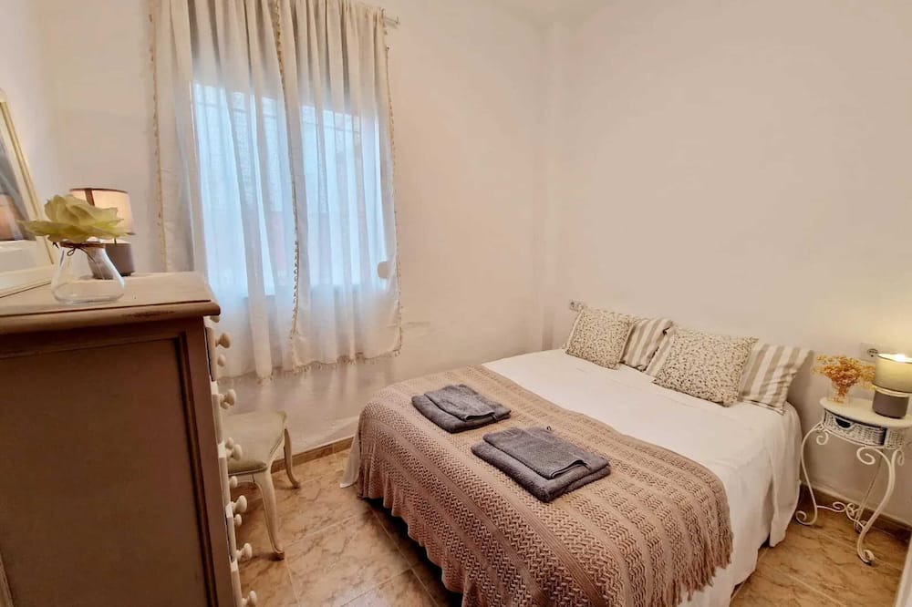 La Palmera-Reina Mercedes Apartment | Homerez - Apartment in Seville
