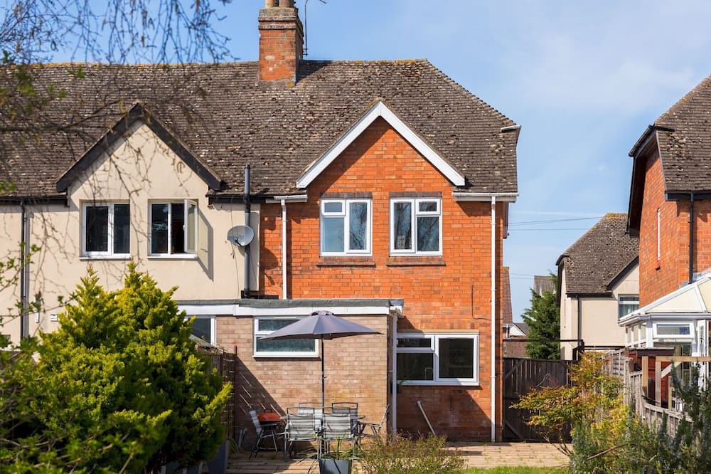 Frampton on Severn House | Pass the Keys | Central 3 Bed House in Stratford Upon Avon