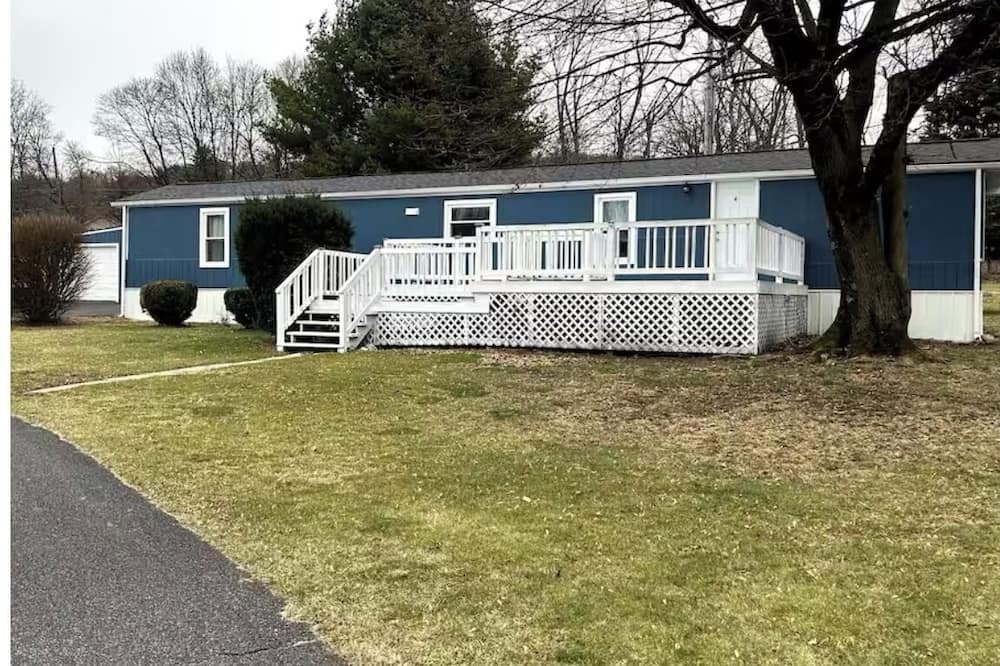 Highfield-Cascade House | Charming 2-bedroom mobile home with WiFi, AC in welcoming Highfield-Cascade