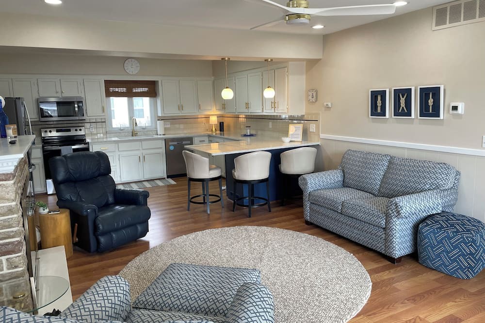 Belleville House | Clean, 3-bedroom cottage home with pool in the charming city of Belleville.