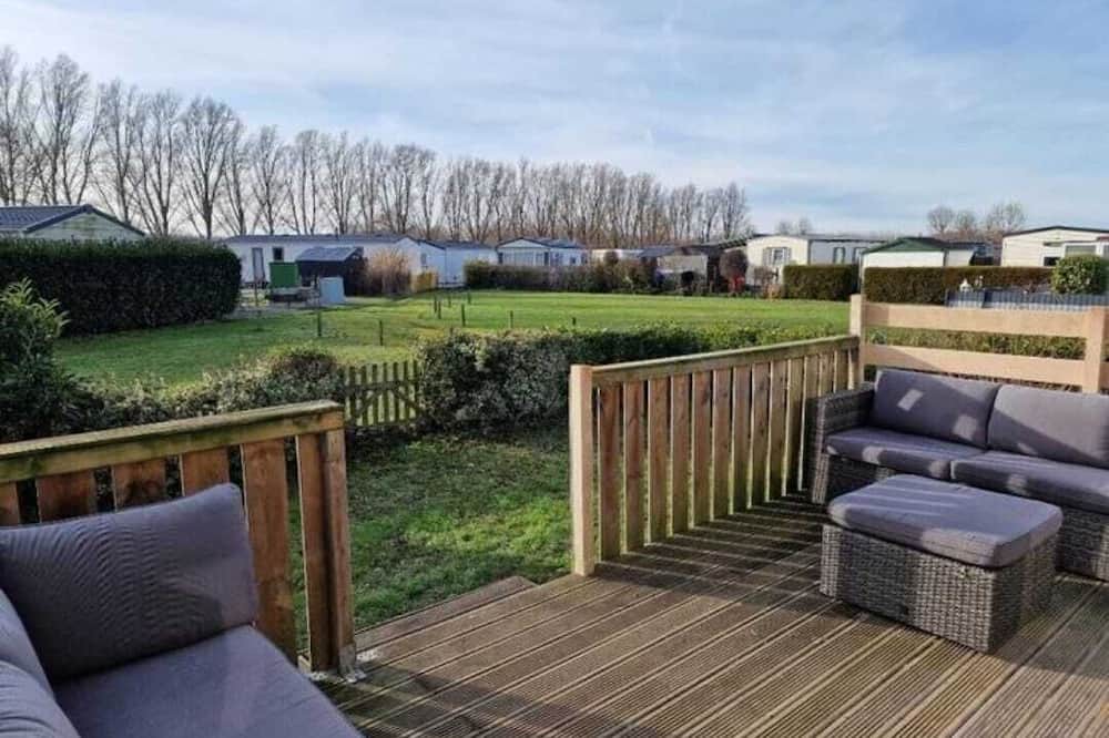 Sint Kruis Ski Chalet | Peace, space, nature and coziness in our cozy chalet at the campsite.