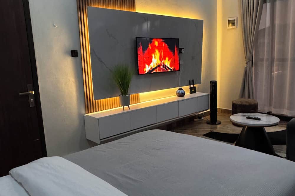 Kampala Apartment | Cozy 1-bedroom Studio apartment in charming Kampala with WiFi, AC and Netflix