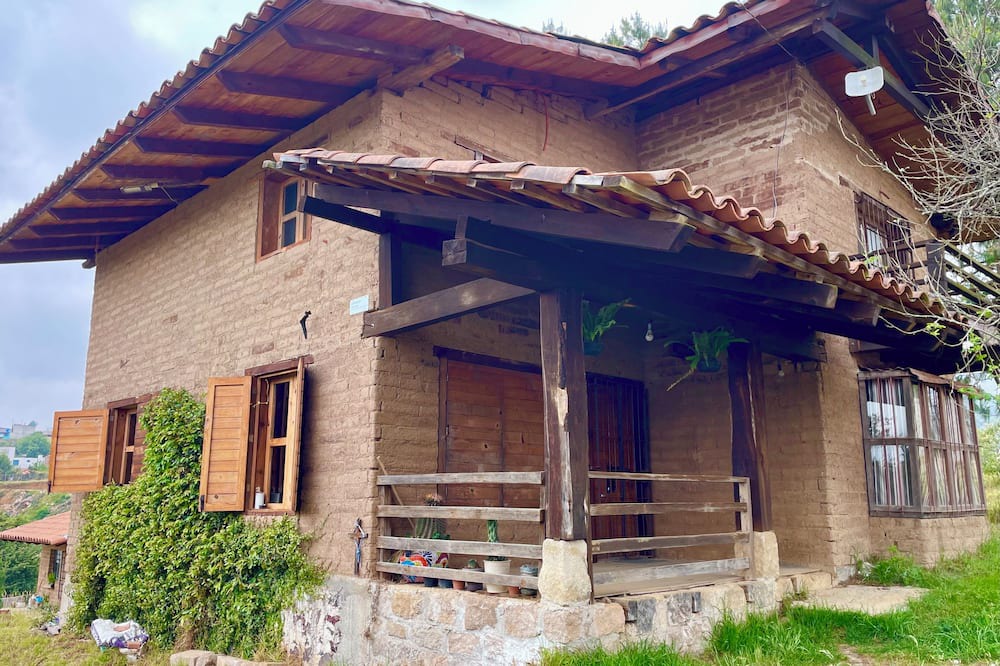 Zacatlan Cabin | Adobe and Stone Cabin