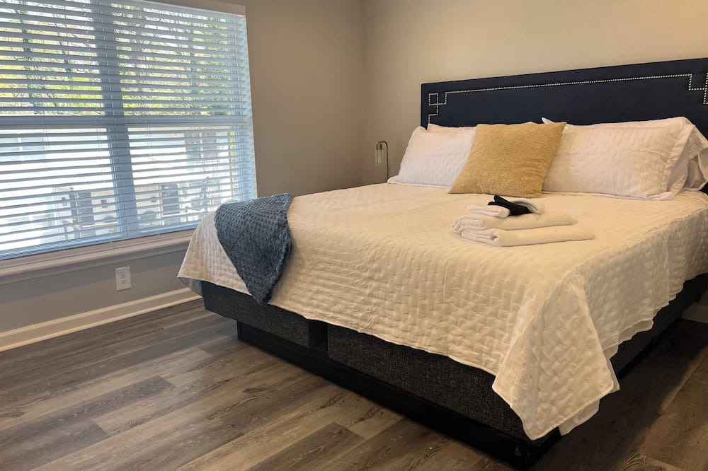 Villa Heights Apartment | 2-Bedroom Apt2- 2 mins to Uptown Charlotte