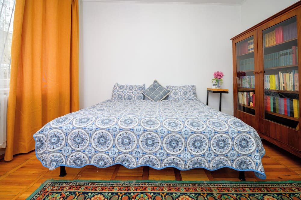 Almaty Apartment | Spacious 3-bedroom apartment in lovely Almaty with WiFi