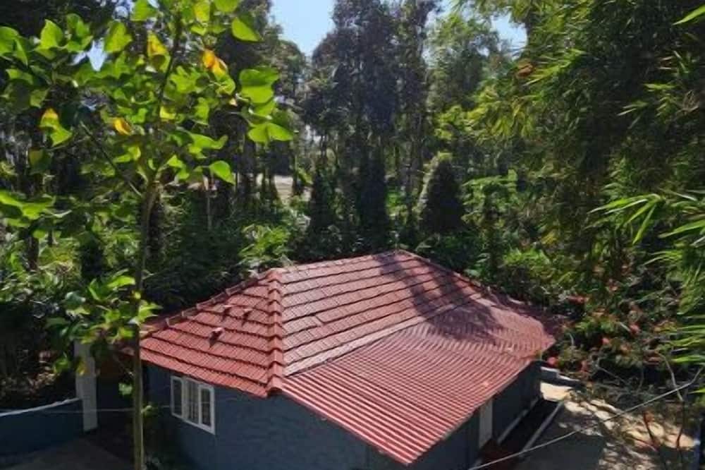 Anakkara House | Eco-Friendly Plantation Retreat Near Thekkady