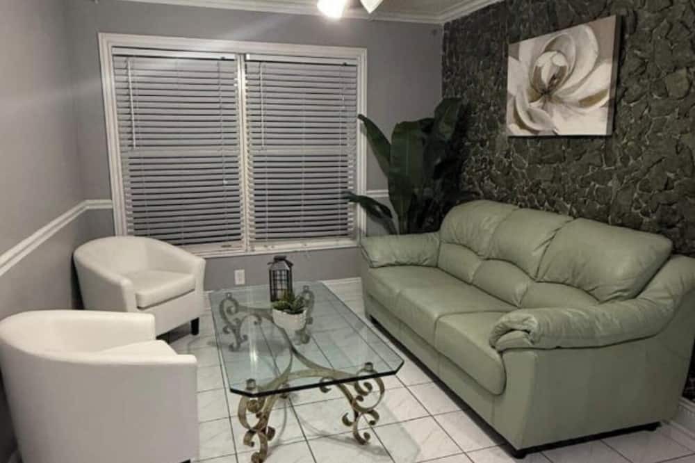 Margate Apartment | 1-bedroom apartment in welcoming Margate our charming private suite apartment