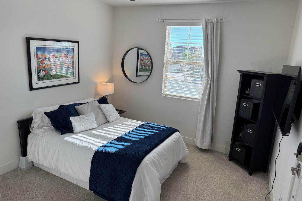 Woodland House | Private Cheery Suite br4–private bathroom