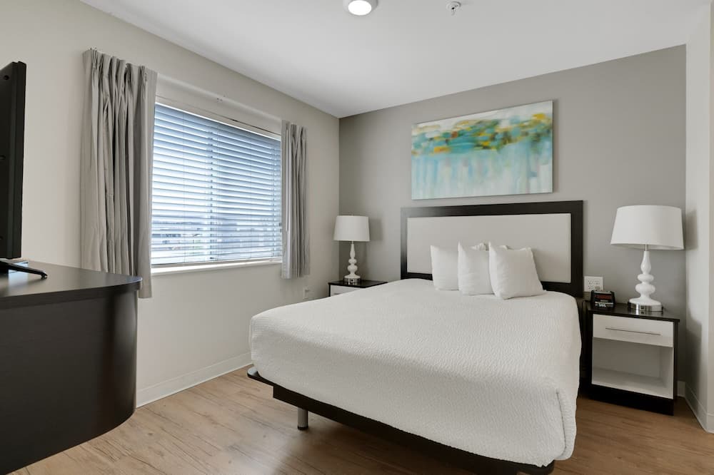 Far North Central Apartment | Simplicity At the Rim 1308 I Comfy 2 Bed 2 Bath
