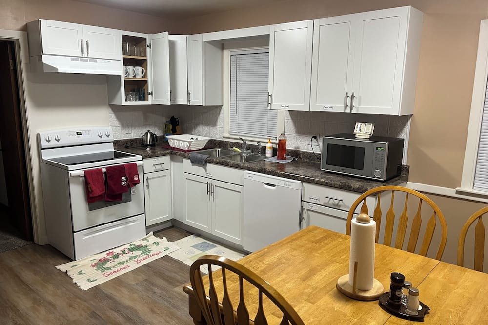 Waterloo House | 3-bedroom house in charming Waterloo with AC, WiFi. Enjoyable getaway awaits