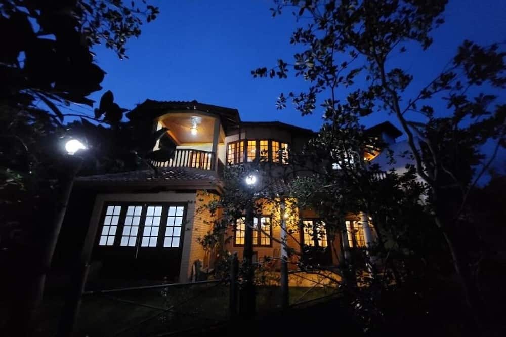Kandy Bed & Breakfast | Mystique Hideout : Double Room with Balcony
