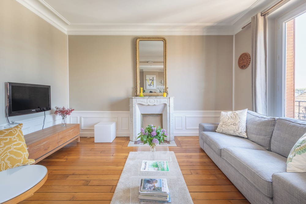 Maisons-Laffitte Apartment | Charming Hausmann apartment 15 minutes from Paris