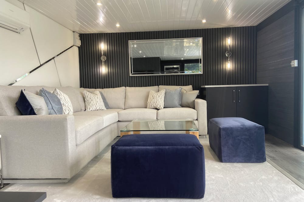 Winslow Cabin | Luxury and Comfort in the Garden Room