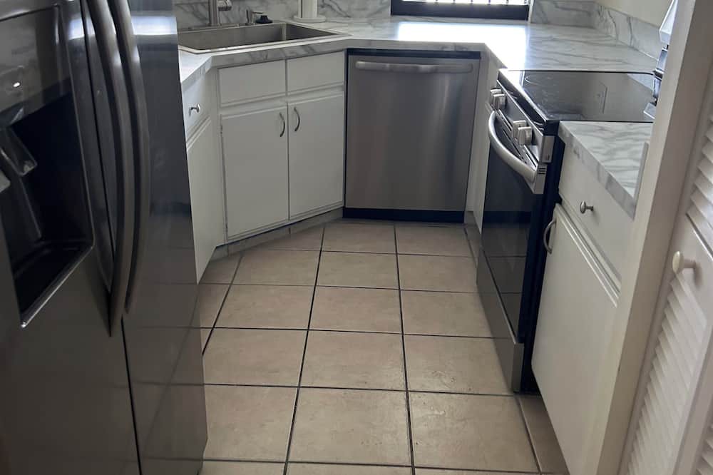 Cypress Lake Condo | FORT MYERS GETAWAY! 2-bedroom condo with WiFi, AC