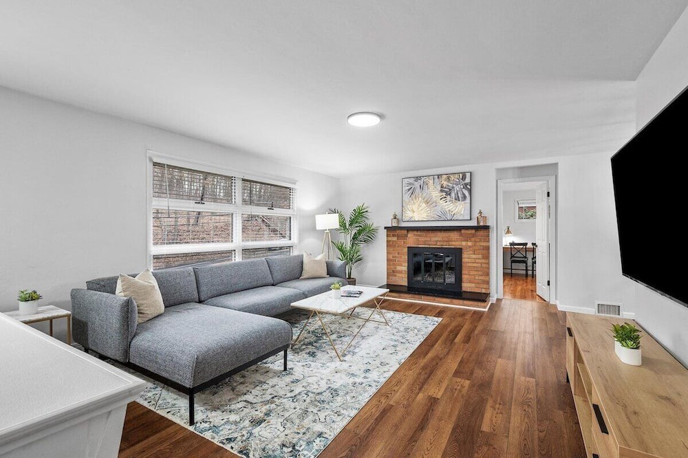 Wexford House | Stylish & Accessible 6Bd Home in Wexford/Pittsburg