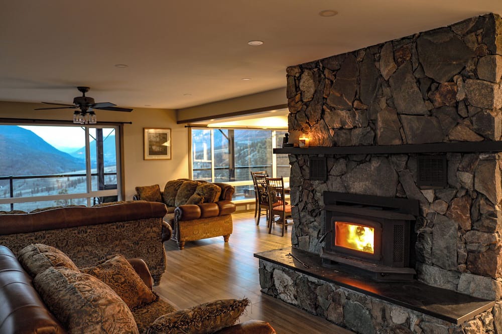 Vancouver Coast House | Luxury Mountain Retreat with Breathtaking Views