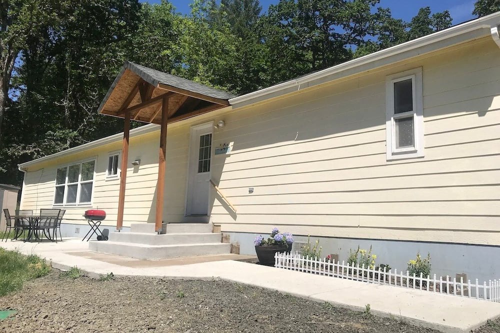 Crawfordsville Cottage | Guest House on the Ranch