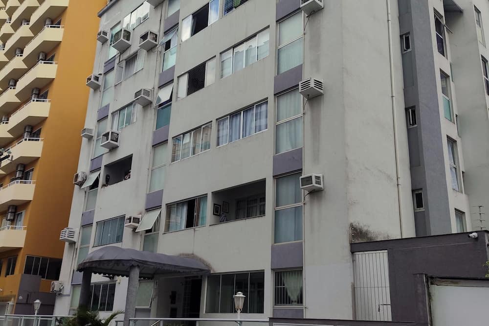 Pioneiros Apartment | Cozy Apartment 300m from the Beach in Balneário Camboriú San Isidro Building!