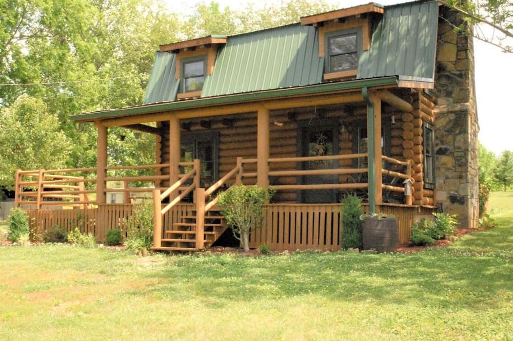 Maryville Cabin | Cozy 1-bedroom cabin with AC, WiFi in charming Maryville