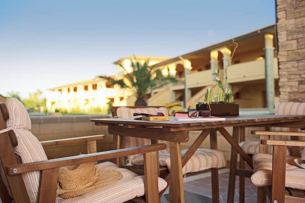 Puntone Apartment | Apartment in residential complex with swimming pool 3 min drive from the sea