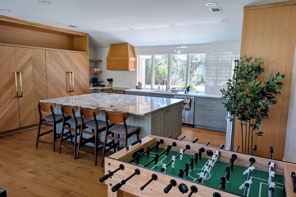 East Oak Hill House | Beautiful 4-bedroom home - near Barton Springs, Downtown, SoCo, Rainey St