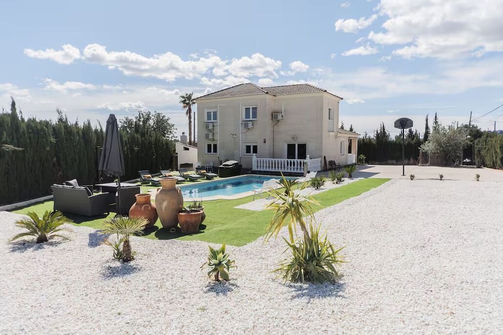 Lliria House | Luxury villa 20 min from Valencia