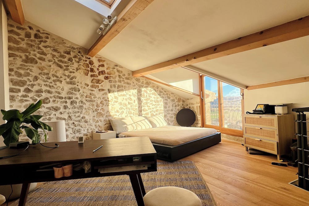 Mane House | House overlooking the Luberon