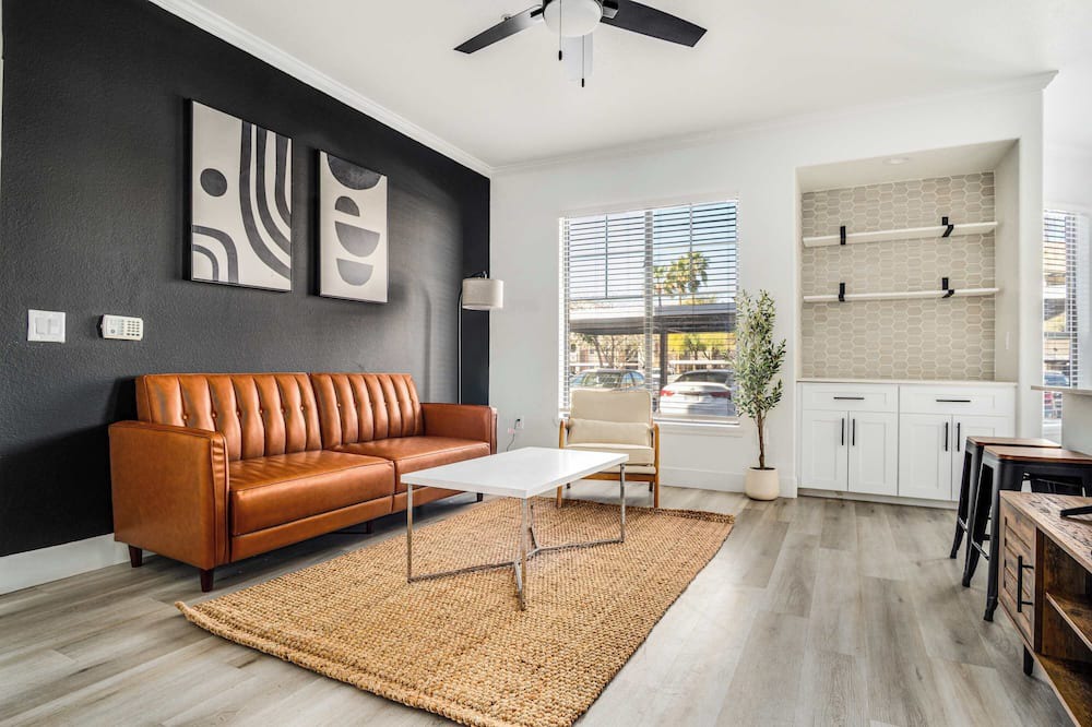 Glendale Sports and Entertainment District Apartment | Boulevard Stays 2BR by Stadium Pool, Parking, Gym 06