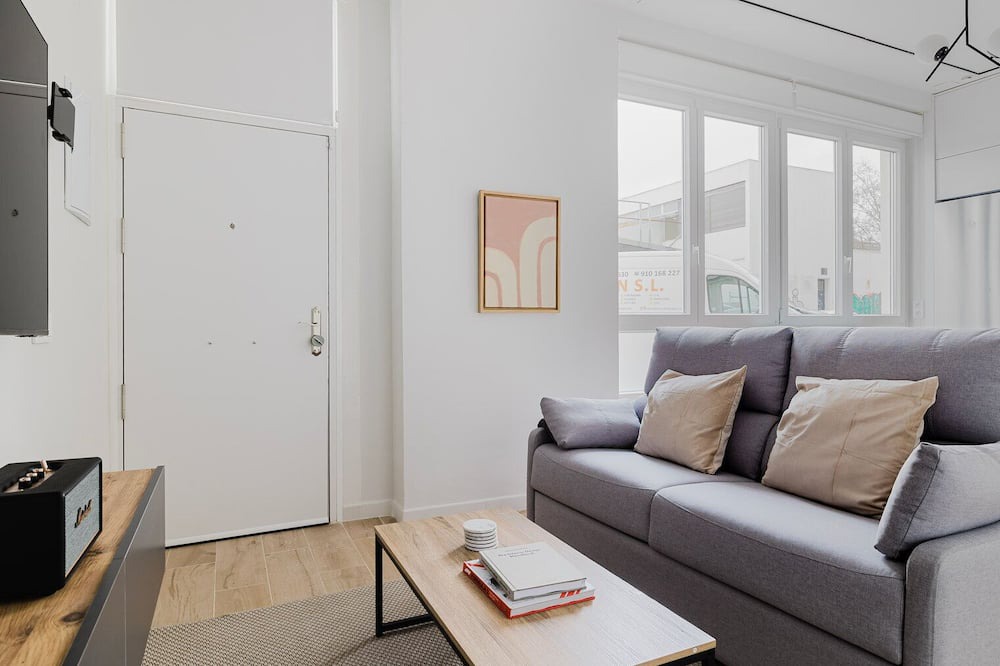 Cotos Apartment | Blueground | Castilla, AC & w/d, nr Retiro