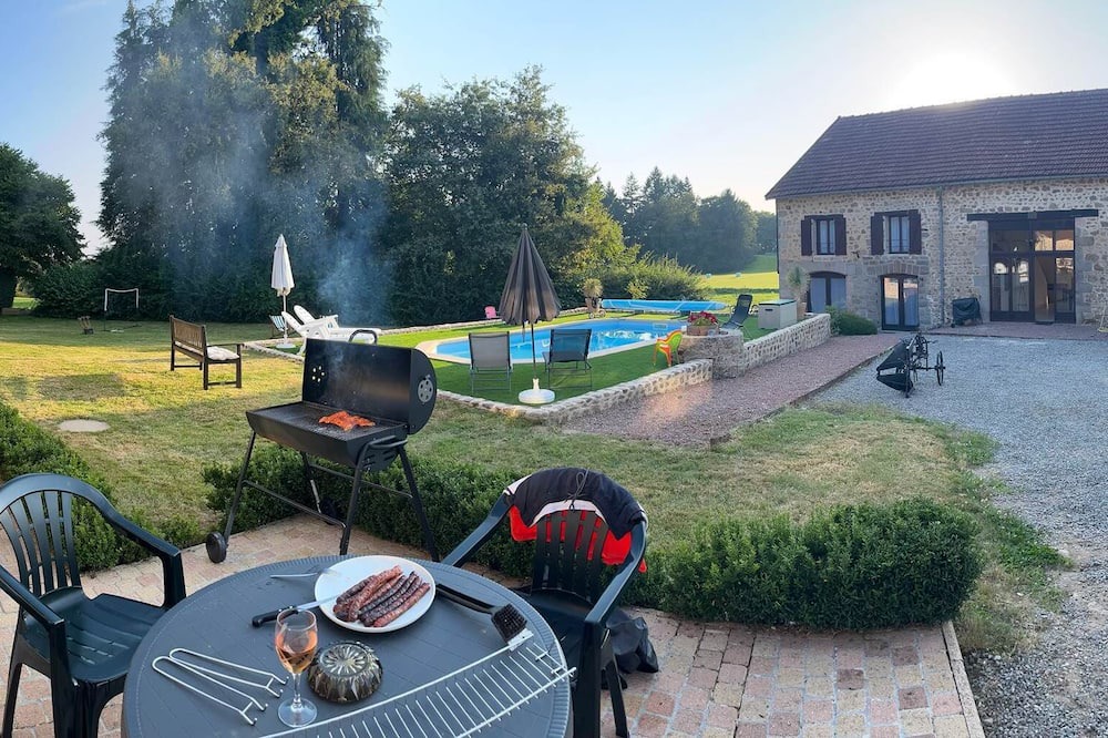Saint-Dizier-Leyrenne House | The Bleuet Gite