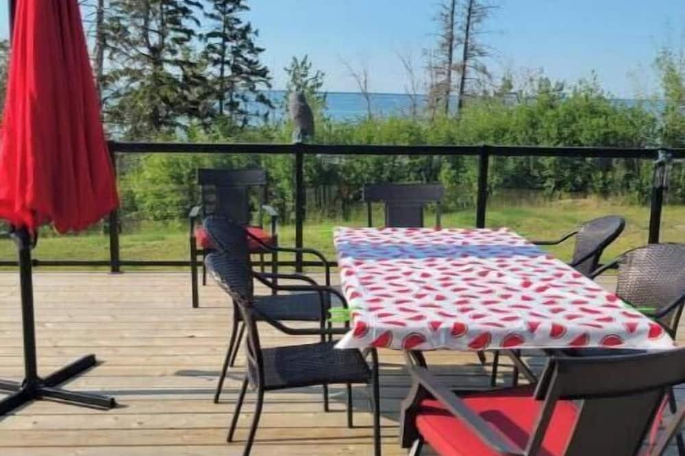 Division No. 7 Cottage | Our cottage is pet friendly and offers plenty of indoor and outdoor activities,