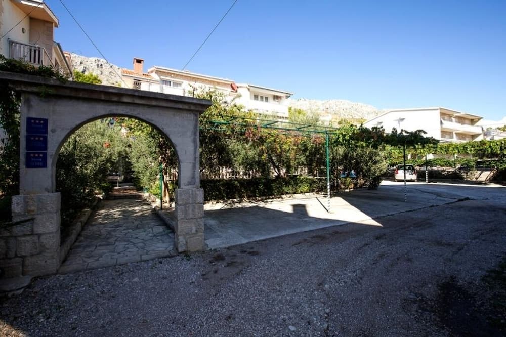 Central Dalmatia Apartment | Apartman Villa Josipa - Duće: 50 M od Plaze