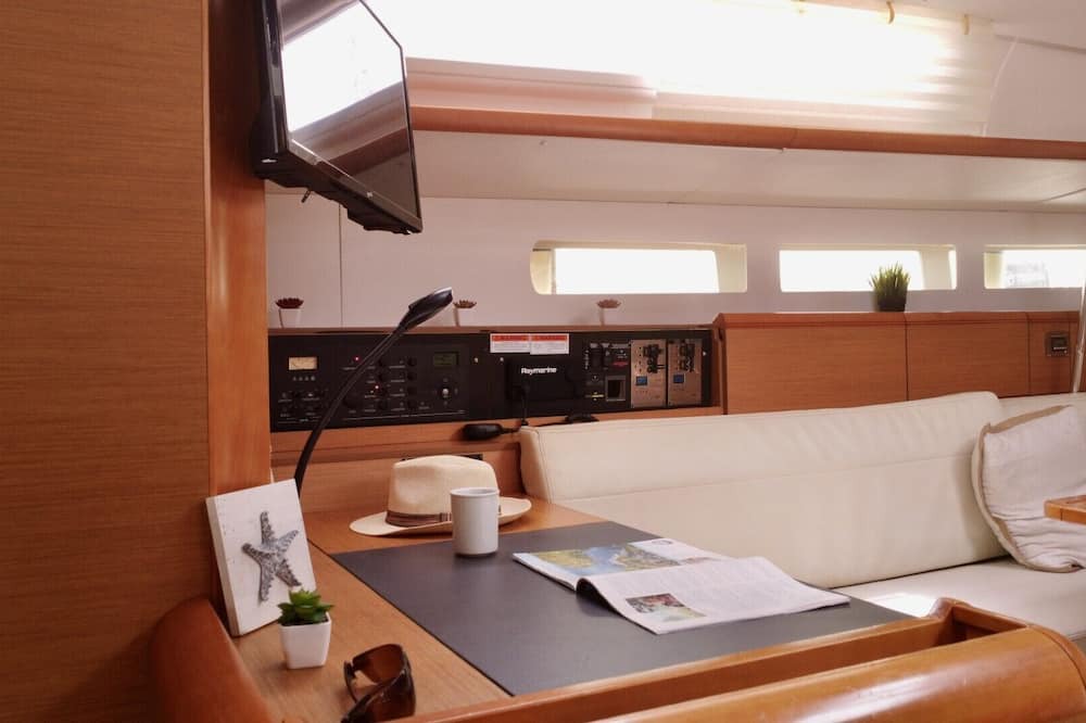 Jolly Harbour Boat Rental | Luxury Afloat In Antigua