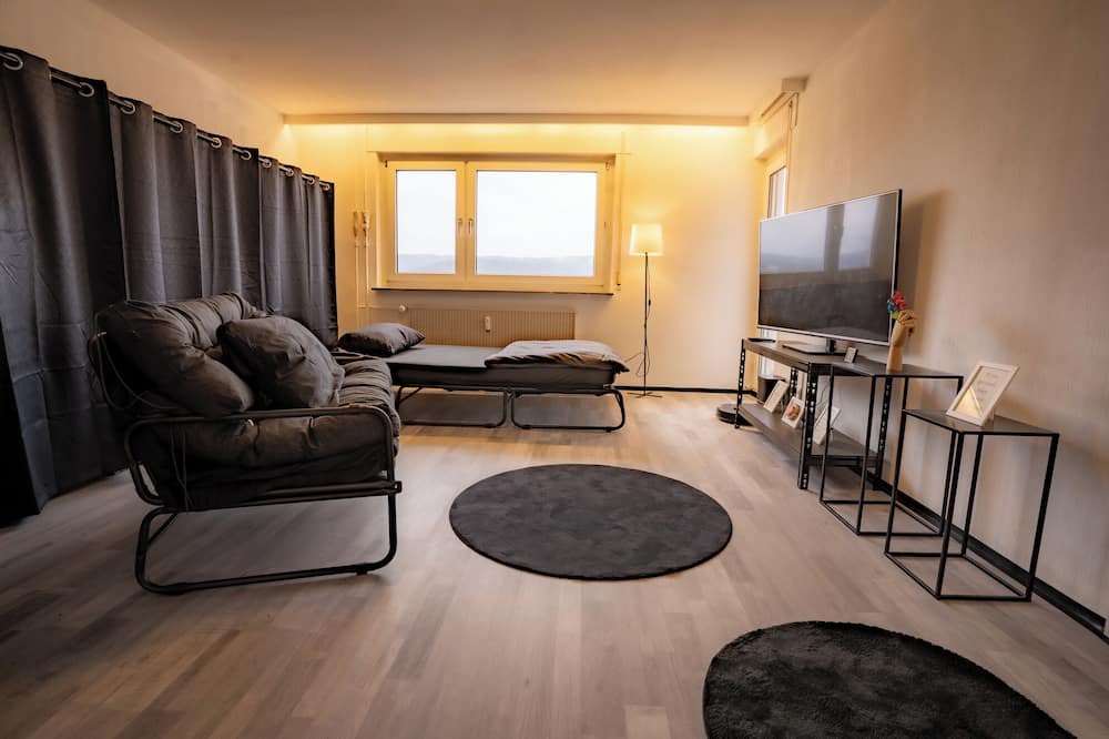 Leonberg Condo | Nice apartment with balcony l Large l Lots of light PARKING SPACE