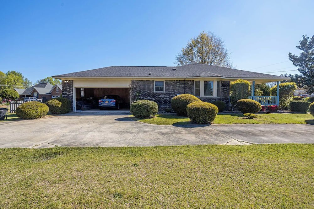 Sumter County House | 3-bedroom house in charming Sumter near Shaw AFB with WiFi, AC. Book now