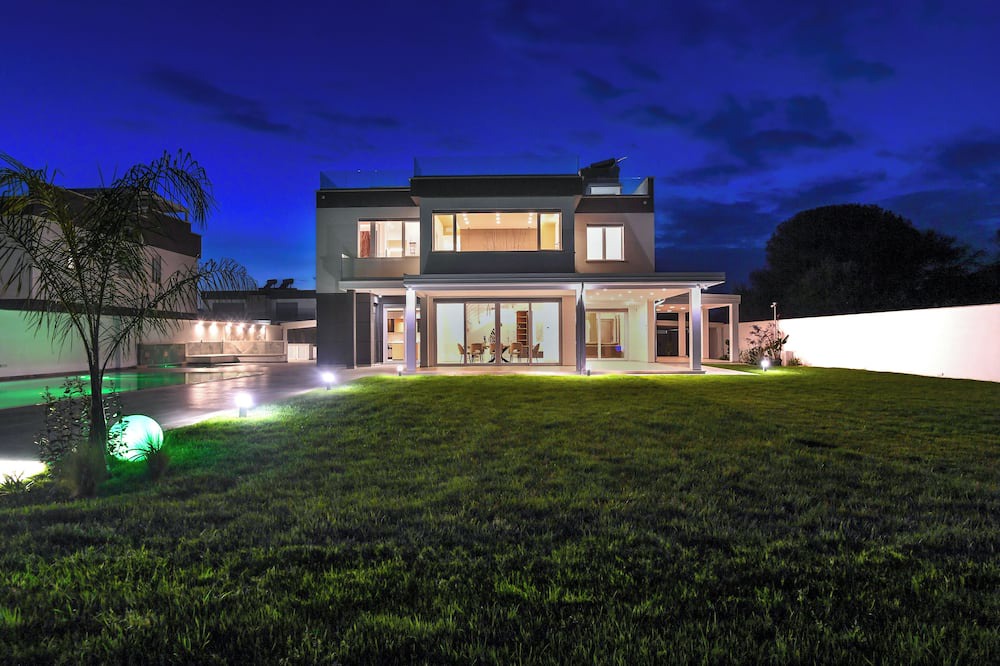Zona XXXIII Acilia Sud Villa | Axa Luxury