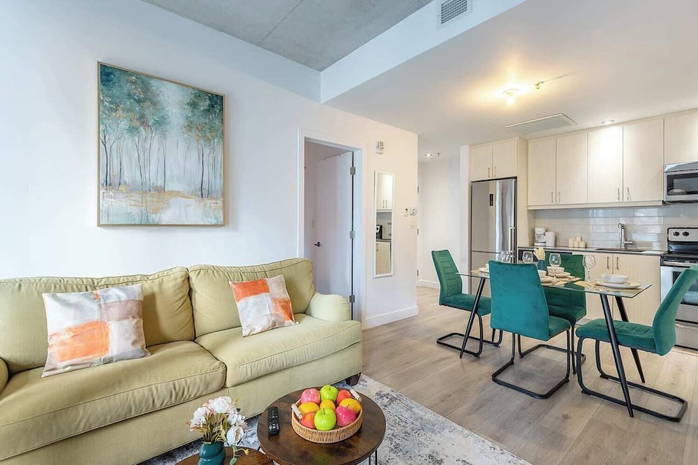 Old Montreal Apartment | Sleeps 6 - Old Port - Indoor Parking