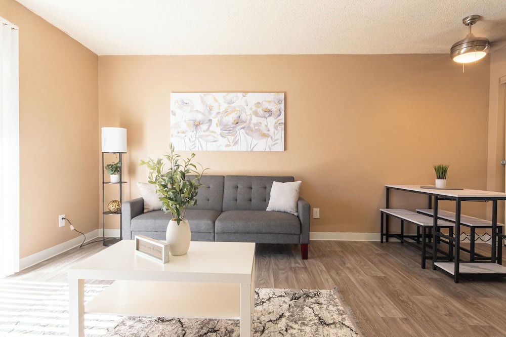 Mesa Apartment | Cozy Spot: Near Hospitals/Airport - Workspace