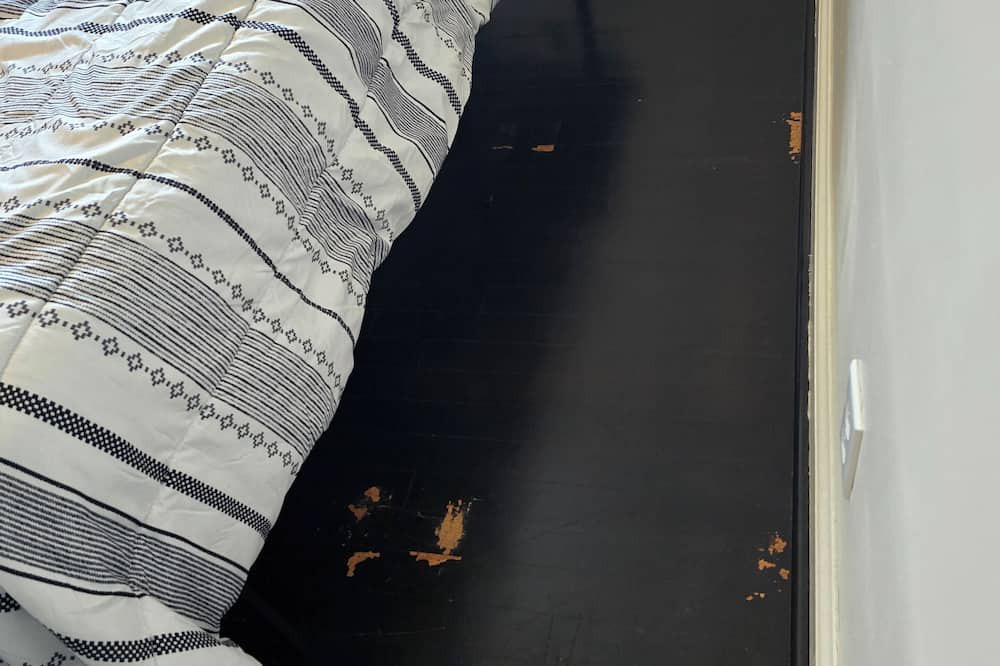 Bath House | This 3 bedroom 1 bathroom brick ranch is located between Aiken and Augusta.