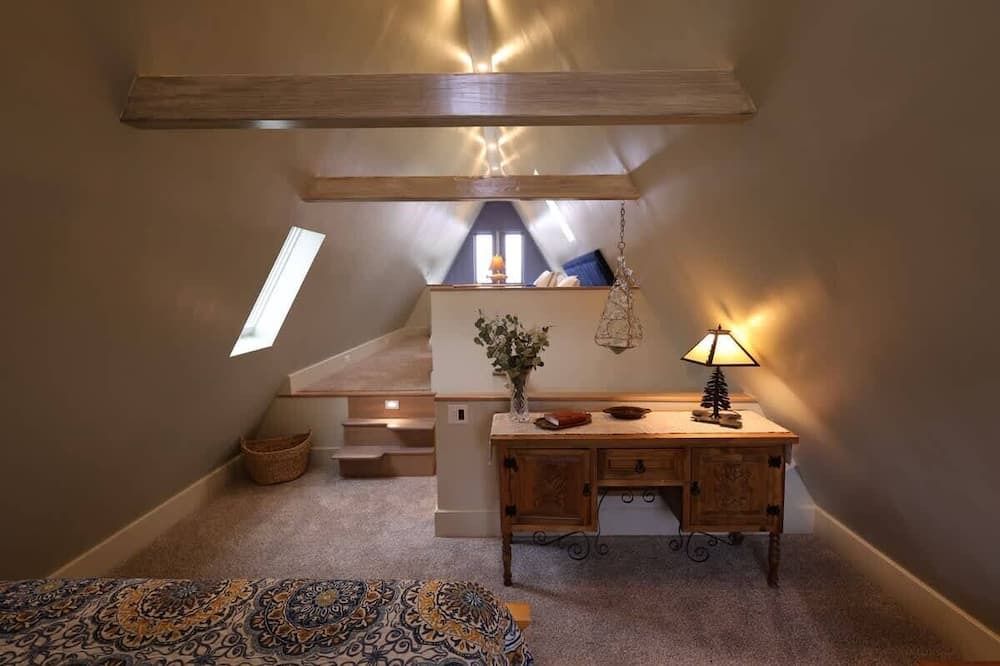 Missouri Heights Cabin | A-Frame Open Concept Cabin in Scenic Missouri Heights, Carbondale – Cozy Retreat