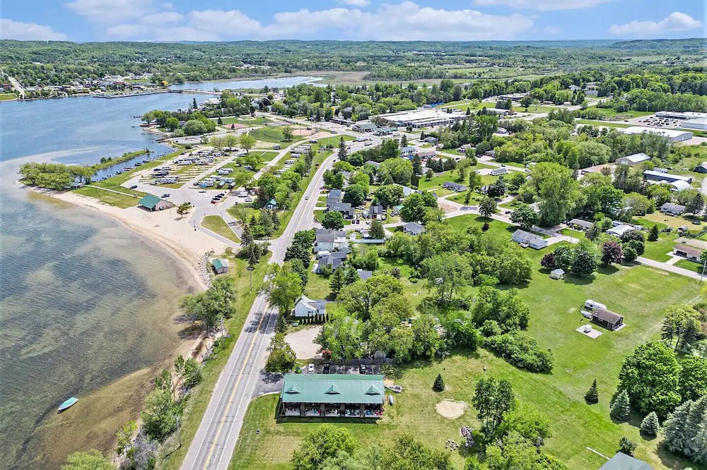 East Jordan House | Lakeview Retreat - 2 bedroom - 3 bathrooms