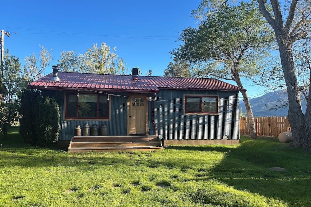 Gardnerville Cottage | Fantastic 2-bedroom cottage in Gardnerville,NV. Just 20 minutes from Lake Tahoe.